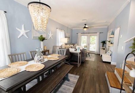 Interior. 3-bedroom townhome in Key West with fitness room, WiFi