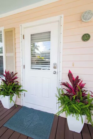 Exterior detail - 3-bedroom townhome in Key West with fitness room, WiFi (Key West)