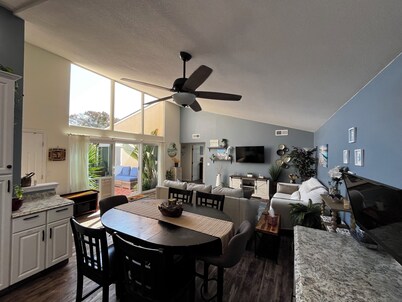 Charming coastal getaway!3 bed 2 bath with 3 private yards. Clean. Dog friendly.