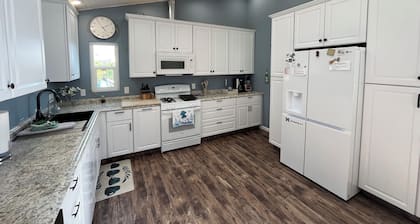 Charming coastal getaway!3 bed 2 bath with 3 private yards. Clean. Dog friendly.