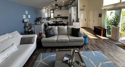 Charming coastal getaway!3 bed 2 bath with 3 private yards. Clean. Dog friendly.