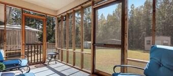 King Bed, Screened Porch, Covered RV parking & Garage!  Great for extended stays