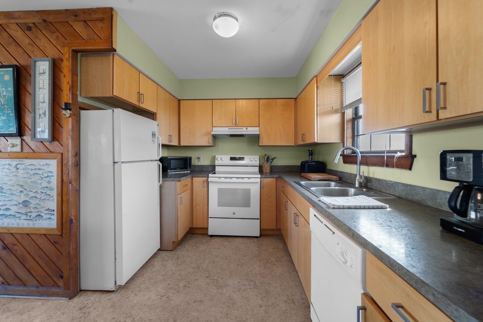 Kühlschrank, Mikrowelle, Ofen, Geschirrspüler