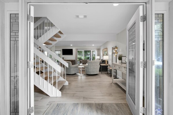 Interior - Pet friendly villa 4 minutes to beach and golf course! (Hilton Head Island)