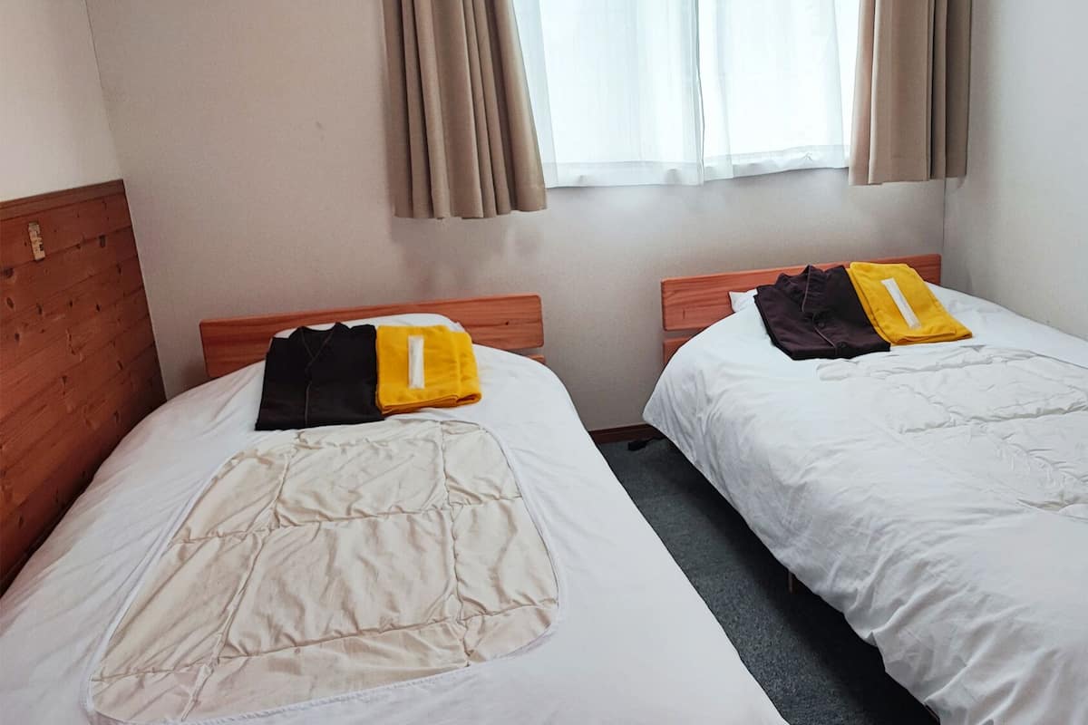 Basic Twin Room, 2 Single Beds, Non Smoking | 1 bedroom, desk, free WiFi