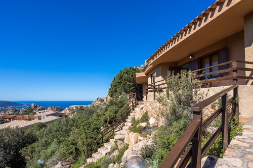 Vacation Home "Villetta Panoramica Con Piscina" with Sea View, Shared Pool & Private Terrace