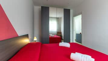 2 makuuhuonetta, silitysrauta/-lauta, ilmainen Wi-Fi, vuodevaatteet