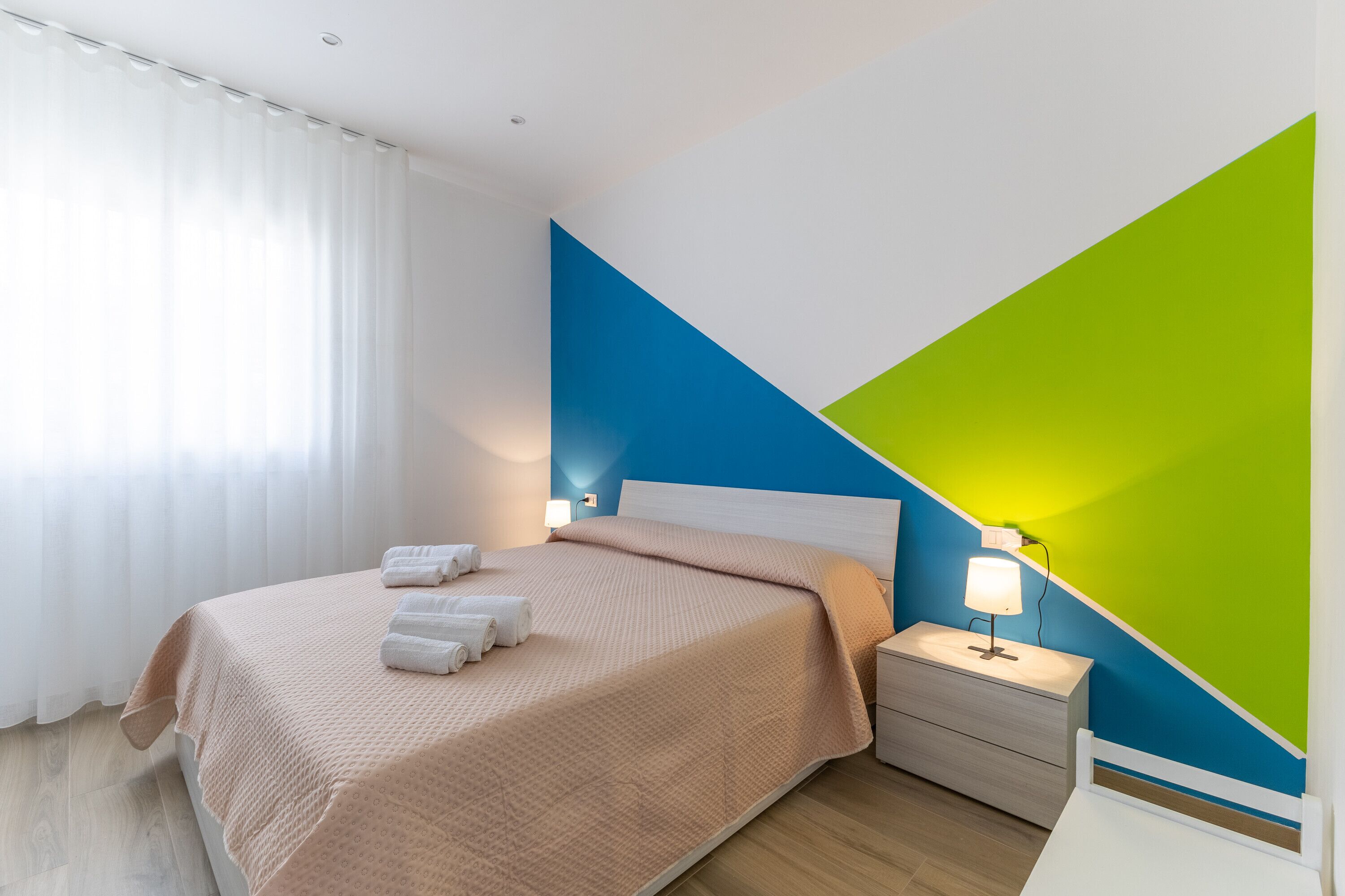 1 habitación, tabla de planchar con plancha, wifi gratis y ropa de cama 