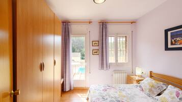 7 bedrooms, iron/ironing board, free WiFi, bed sheets