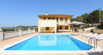 Villa "Cal Vimon" with Private Pool, Private Terraces & Wi-Fi