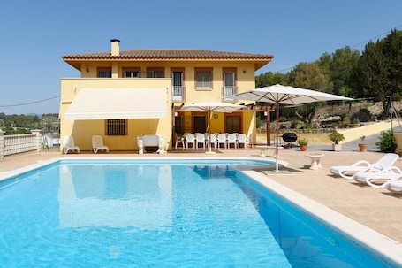 Pool. Villa "Cal Vimon" with Private Pool, Private Terraces, and Wi-Fi