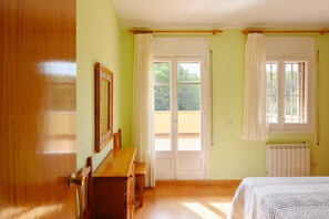 7 habitaciones, tabla de planchar con plancha y wifi gratis 