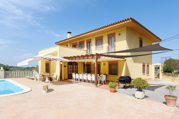 Outdoor dining - Villa "Cal Vimon" with Private Pool, Private Terraces & Wi-Fi (Castellet i la Gornal)