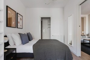 3 chambres, fer et planche à repasser, Wi-Fi, draps fournis