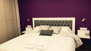 5 bedrooms, iron/ironing board, free WiFi, bed sheets