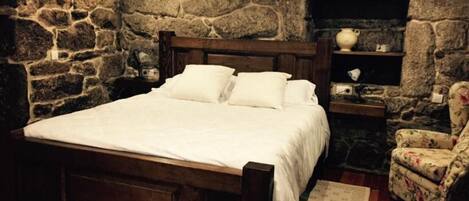 5 bedrooms, iron/ironing board, free WiFi, bed sheets