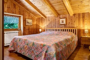 4 sovrum, strykjärn/strykbräda och sängkläder