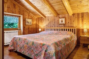 4 bedrooms, iron/ironing board, bed sheets - Holiday Home 'Casa Belfort for 9 People' with Mountain View, Terrace and Private Garden (Spormaggiore)