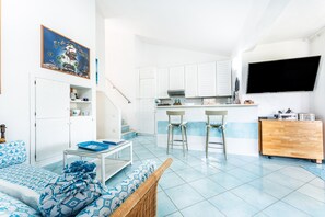 TV - Holiday Home 'Holiday In Villasimius' with Sea View, Wi-Fi and Air Conditioning (Villasimius)