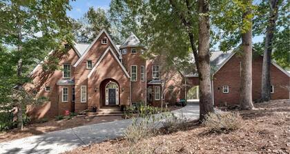 4BR/4BA luxury-Sleeps up to 13, Pvt Entrance N Oconee Rvr-Edge of UGA Campus