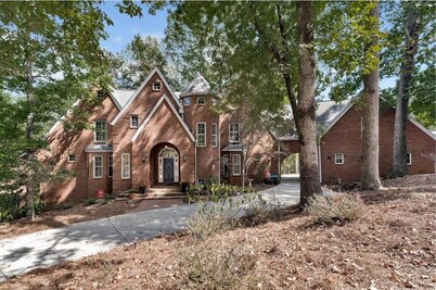 4BR/4BA luxury-Sleeps up to 13, Pvt Entrance  N Oconee  Rvr-Edge of UGA Campus