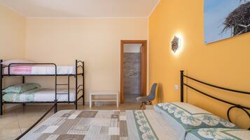 1 chambre, fer et planche Ă repasser, Wi-Fi gratuit, draps fournis