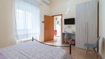 1 Schlafzimmer, BĂŒgeleisen/BĂŒgelbrett, kostenloses WLAN, BettwĂ€sche