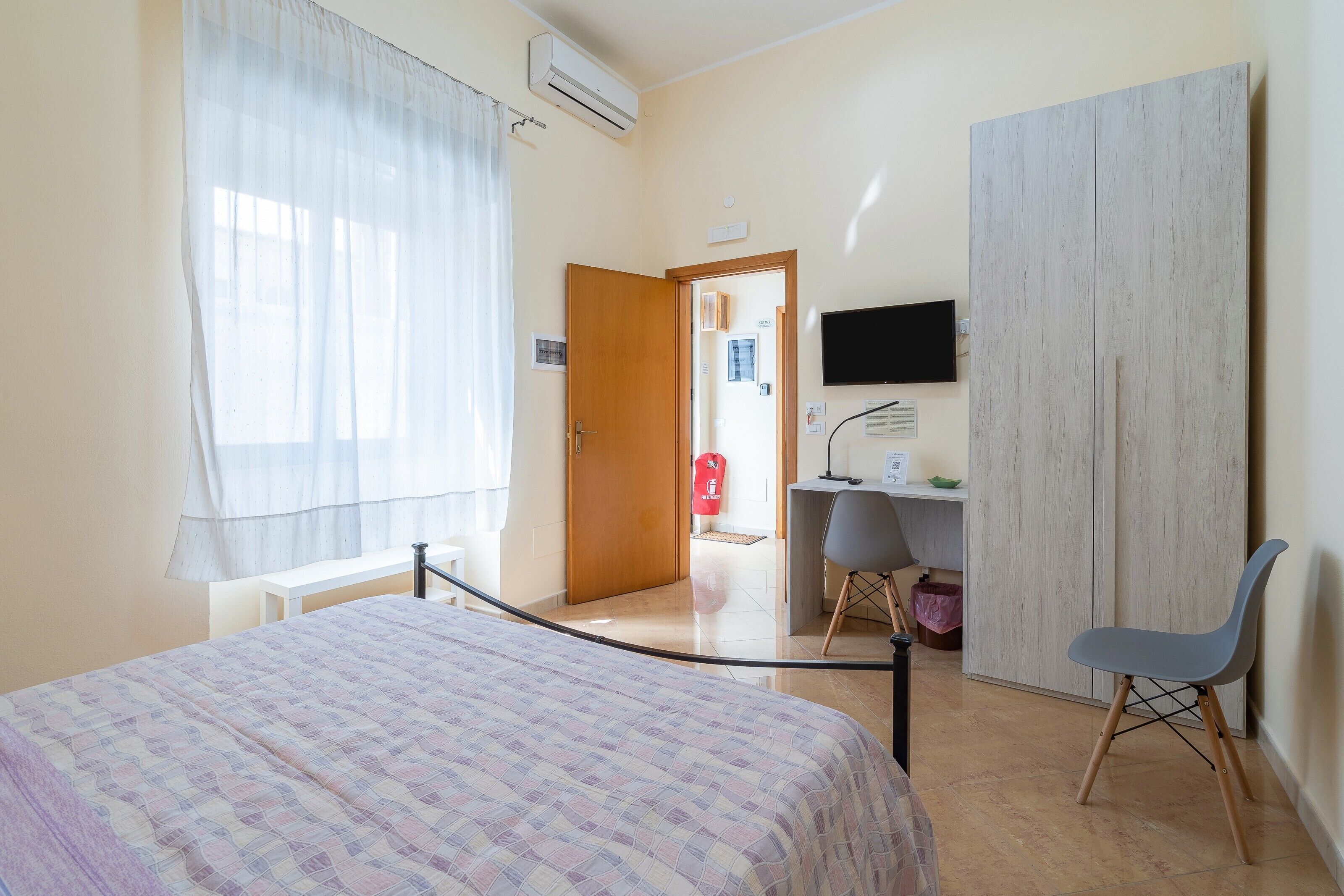 1 chambre, fer et planche à repasser, Wi-Fi gratuit, draps fournis