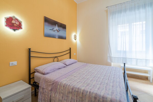 1 chambre, fer et planche Ă repasser, Wi-Fi gratuit, draps fournis