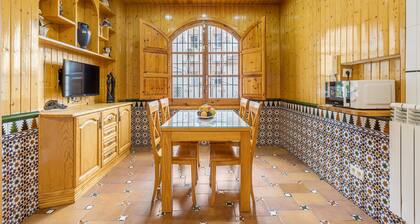 Holiday Home 'Casa Rural Vista Blanca' with Mountain View, Wi-Fi and Air Conditioning