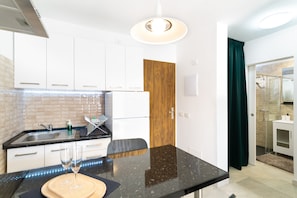 Fridge, microwave, stovetop, coffee/tea maker