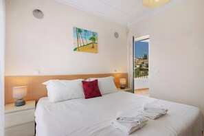 2 bedrooms, iron/ironing board, free WiFi, bed sheets - Apartment 'Thiago Holidays' with Shared Pool, Wi-Fi and Air Conditioning (Albufeira)