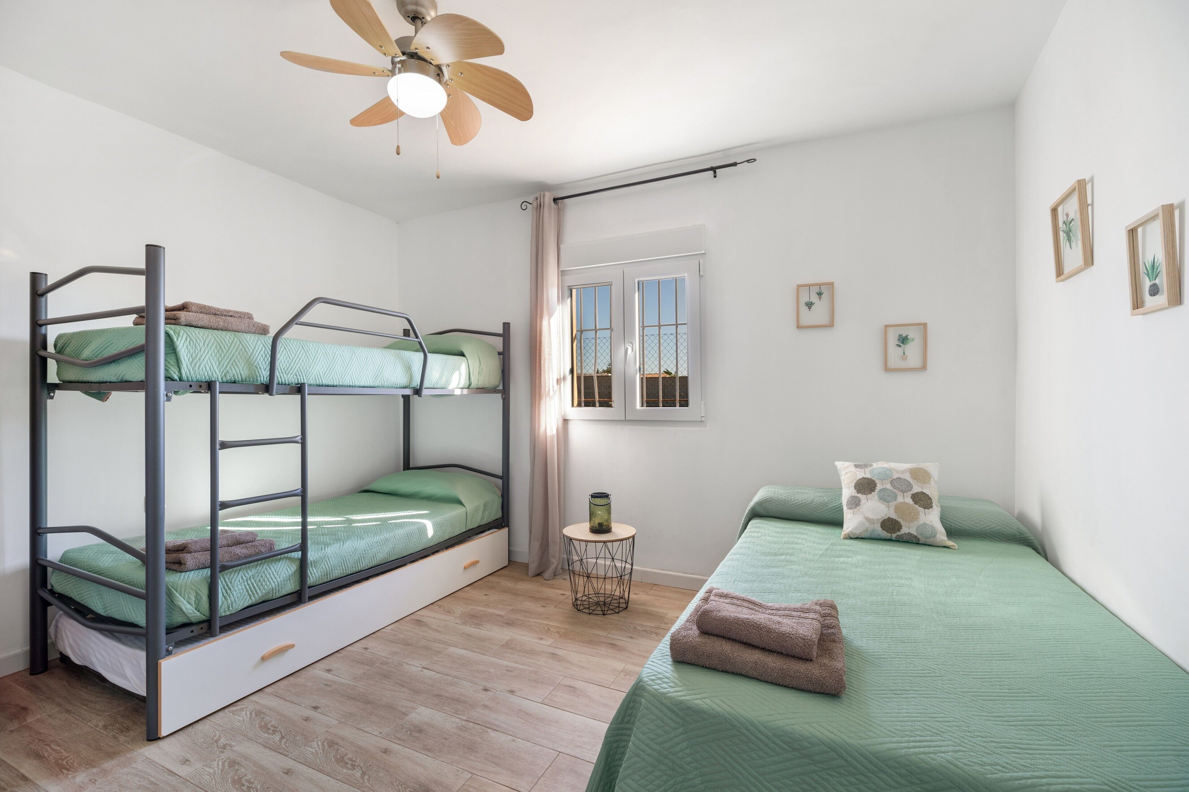 2 bedrooms, iron/ironing board, free WiFi, bed sheets