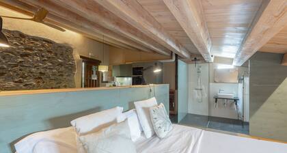 Apartment 'Suite 2' with Mountain View, Wi-Fi and Air Conditioning