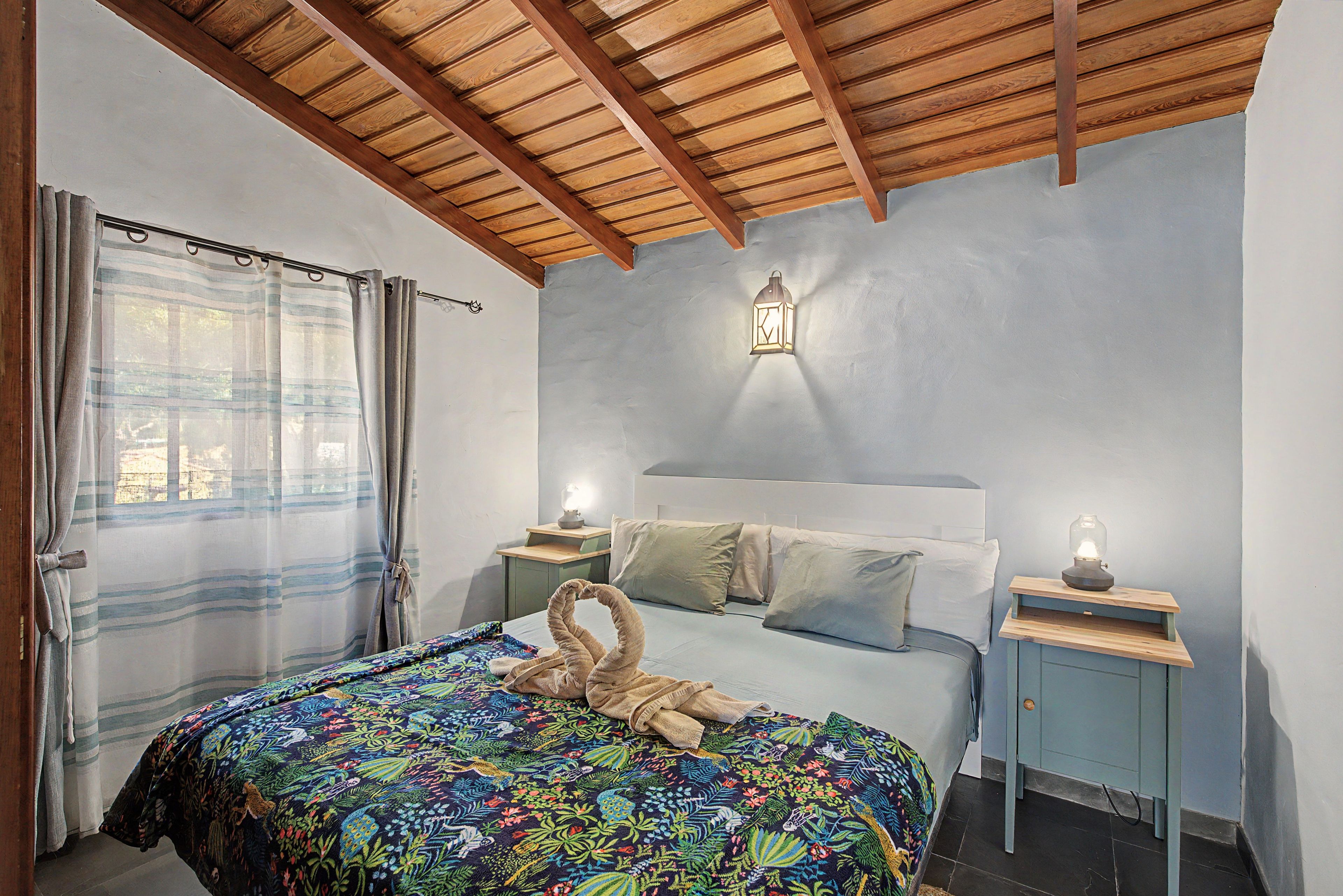 2 bedrooms, iron/ironing board, WiFi (free), bed sheets