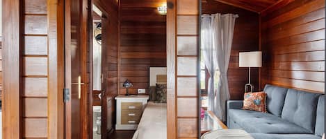 1 habitación, tabla de planchar con plancha, wifi gratis y ropa de cama