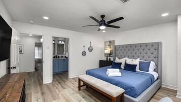 2 bedrooms, desk, iron/ironing board, travel crib