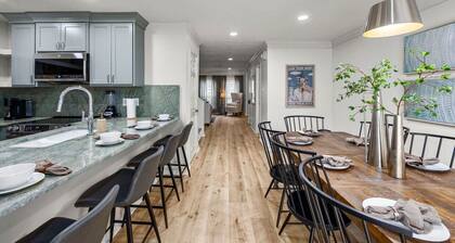 Stylish Montrose Townhome with Music Decor and Sleeps 10