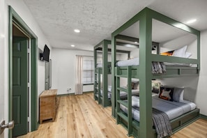 2 bedrooms, desk, iron/ironing board, travel crib