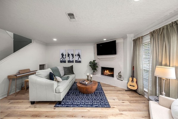 Smart TV, fireplace, offices