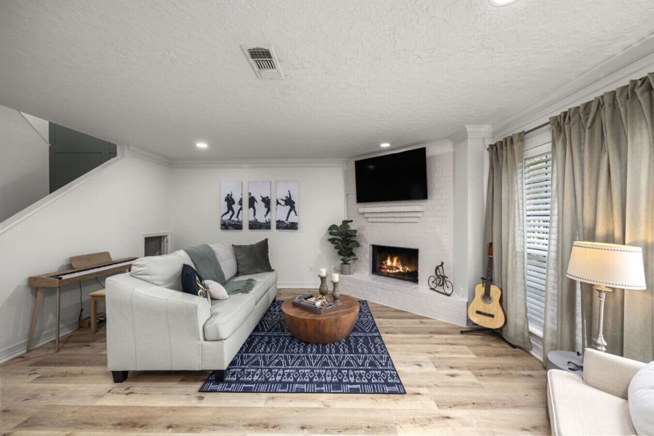 TV connectée, cheminée, jeux vidéo, médiathèque