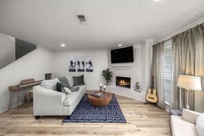 Téléviseur connecté, foyer, jeux vidéo, sélection de musique