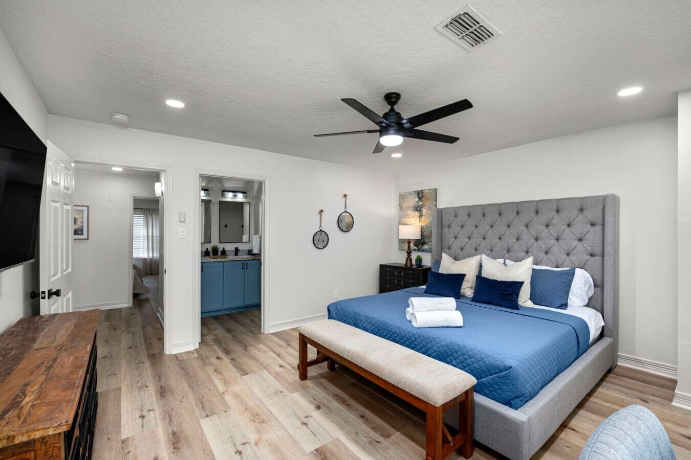 4 Schlafzimmer, Schreibtisch, Bügeleisen/Bügelbrett, kostenloses WLAN