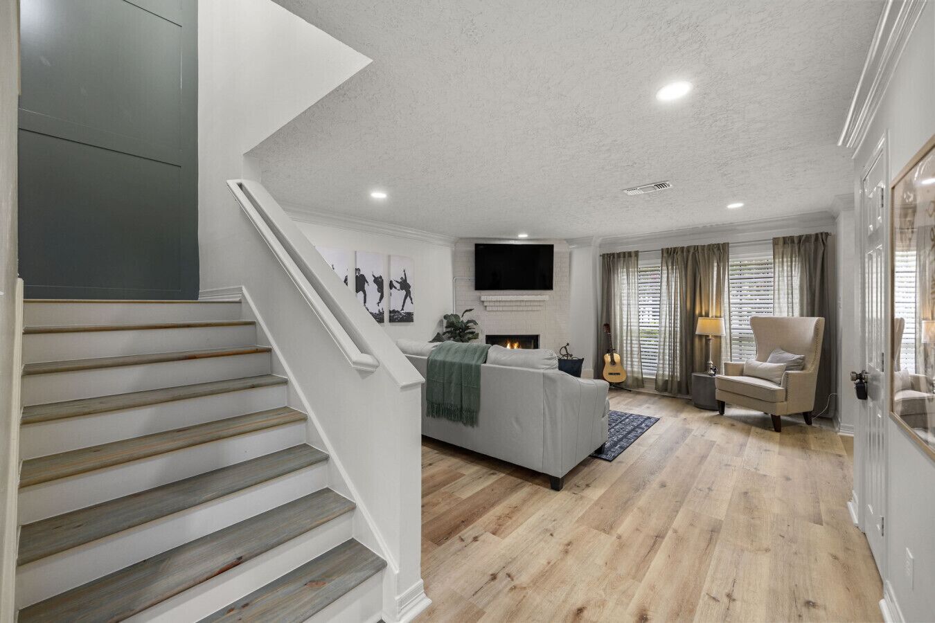 智能电视、壁炉、电子游戏、音乐库