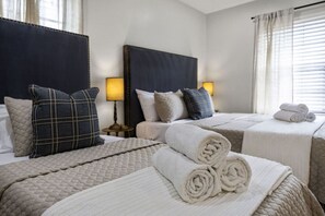 4 habitaciones, escritorio, tabla de planchar con plancha y wifi gratis 