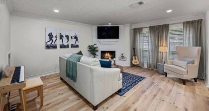 Montrose 4BR Sleeps 19 • 2 Homes • Walk to Dining