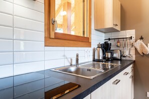 Fridge, microwave, oven, stovetop - Chalet Sambuy - Val De Tamié: Cozy Retreat for Up to 10 Guests (Faverges)