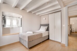 3 slaapkamers, een strijkplank/strijkijzer, gratis wifi, beddengoed