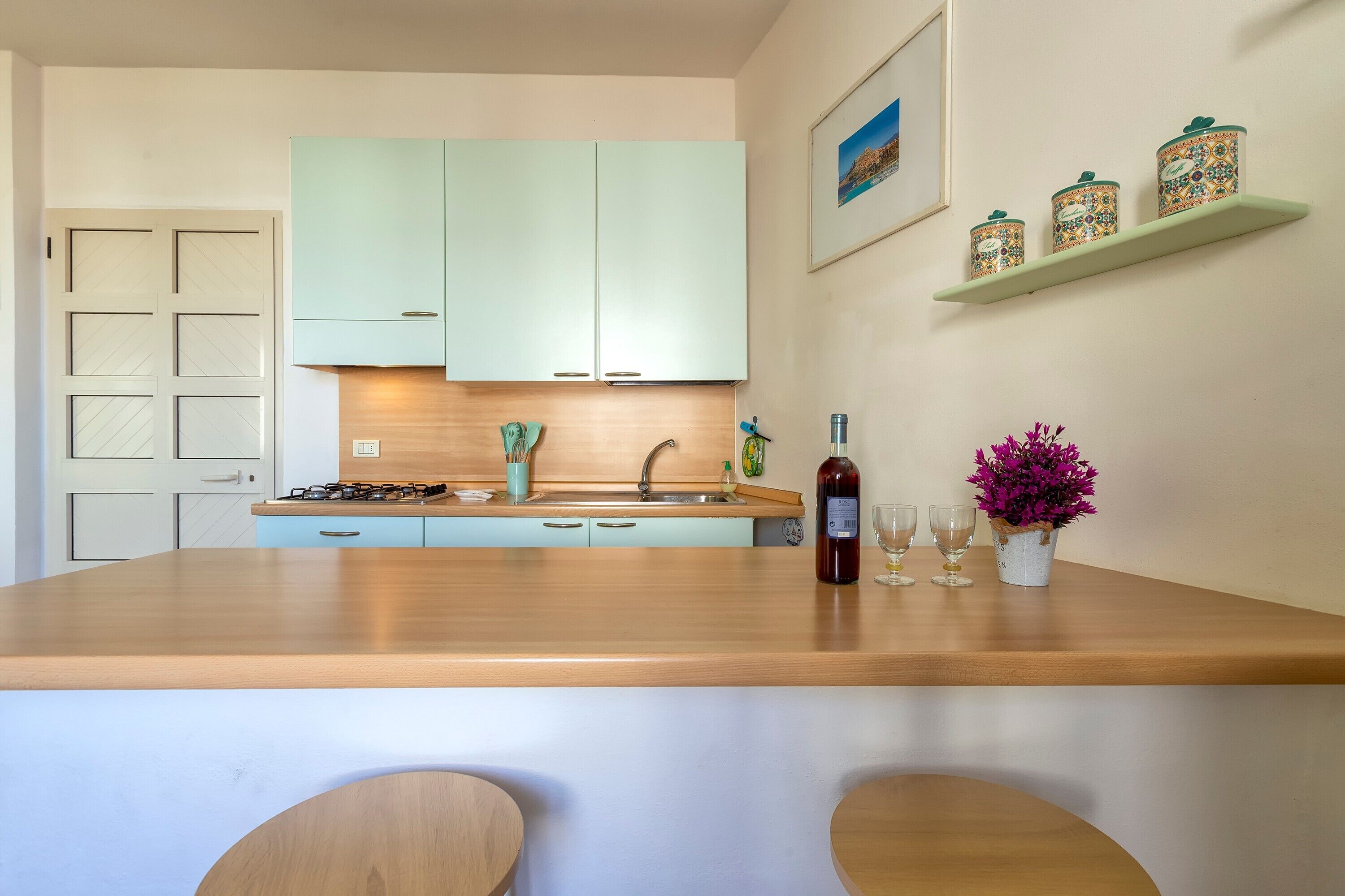 Frigorifero, microonde, forno, piano cottura