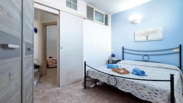 2 bedrooms, iron/ironing board, bed sheets